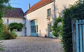 Ferme Equestre & Chambres D'Hotes Gateau Stables Proche Guedelon